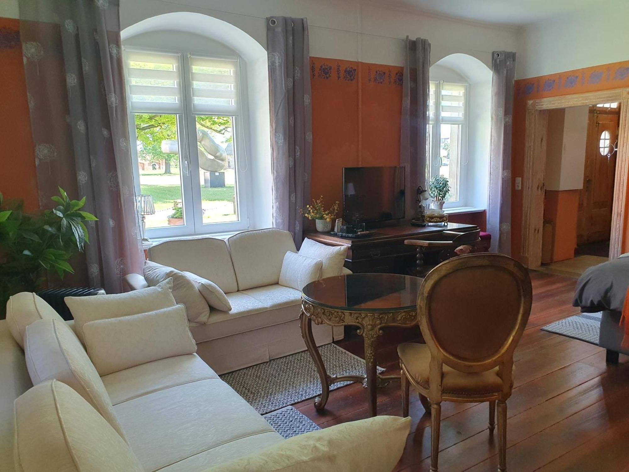 Gesindehaus Am Schloss Kummerower See Kummerow  Εξωτερικό φωτογραφία