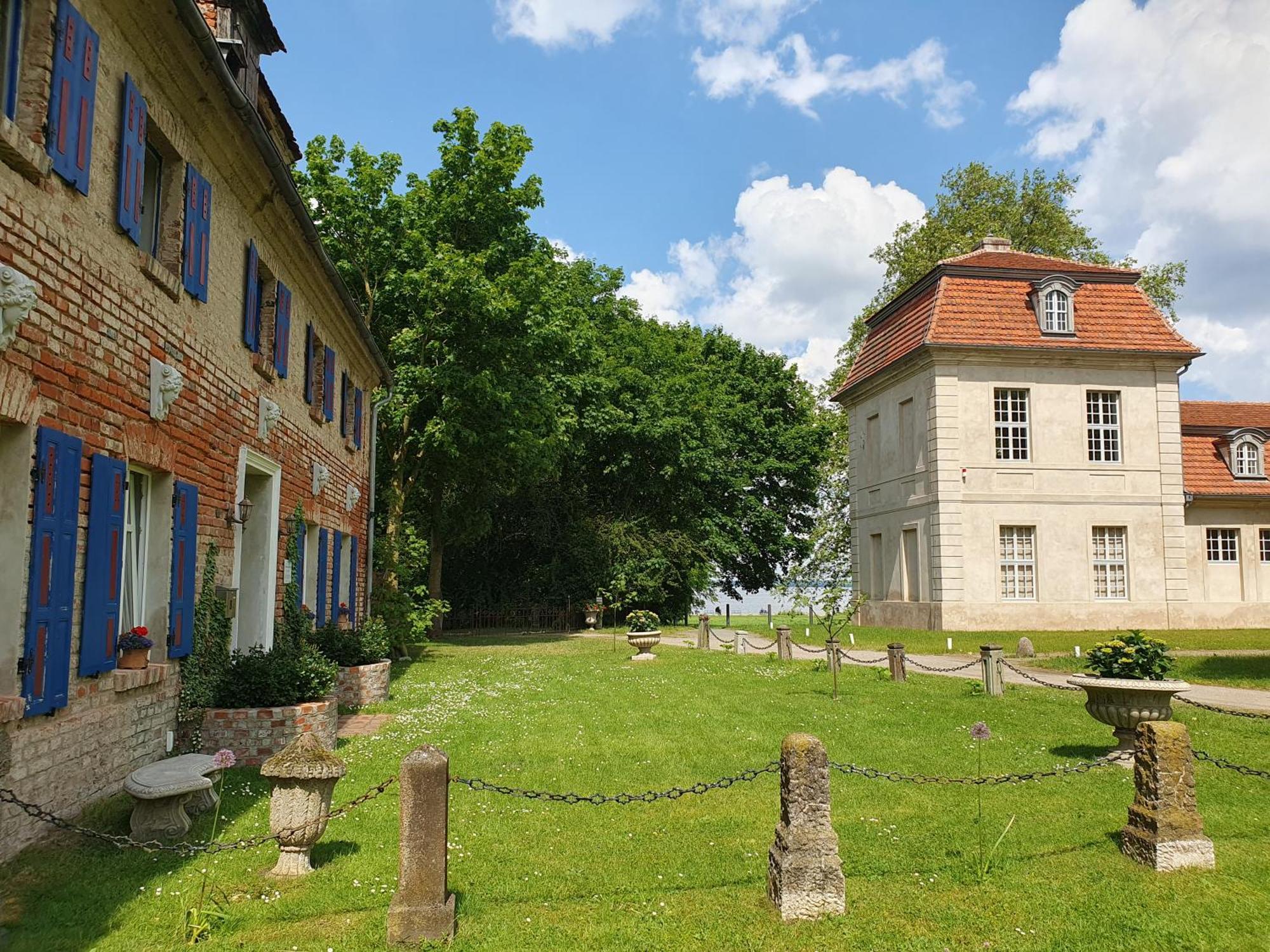 Gesindehaus Am Schloss Kummerower See Kummerow  Εξωτερικό φωτογραφία